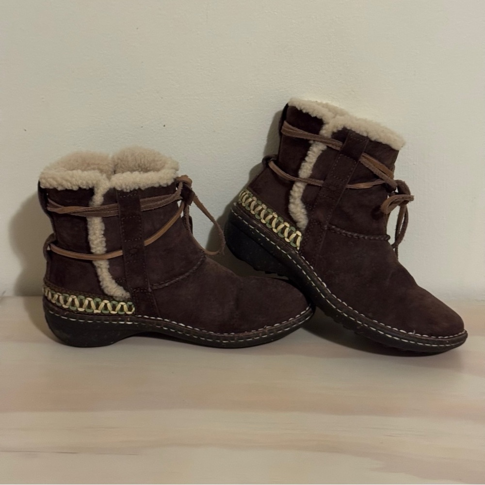 UGG Cove Winter Ankle Boots Womens Size 6 EUR 37 Brown Leather Wraparound Lace